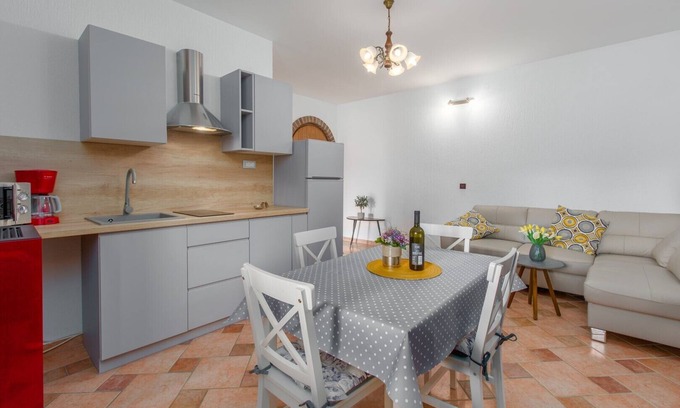 Funtana House | Stone house Graziella with private garden in Funtana