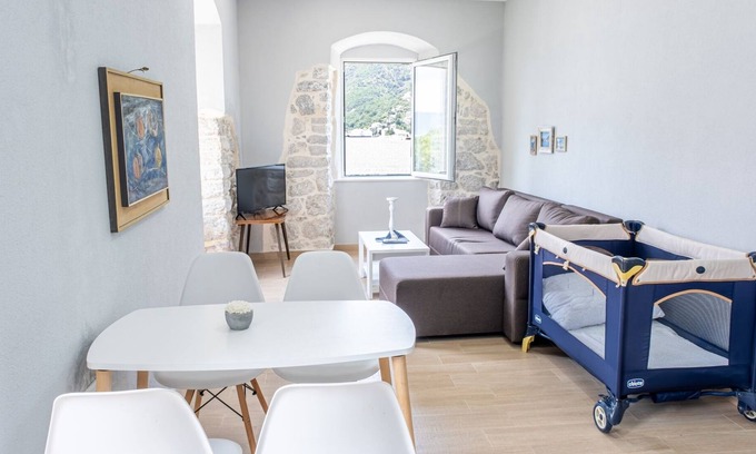 Lepetane Apartment | Stone Studio Flat 1 min to Beach in Tivat