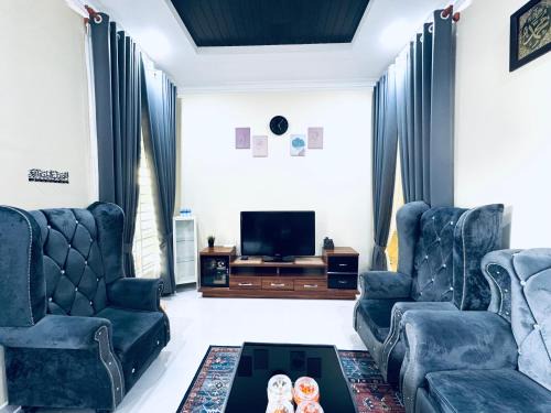 Kampung Raya Rawa House | Strategic Location SH 92 Homestay