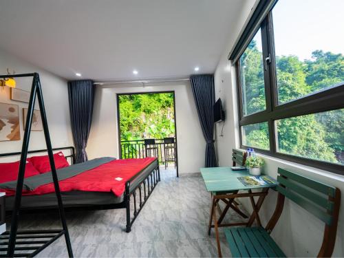 Ha Giang Bed & Breakfast | Strawberry Ha Giang Loop Tour, Motorbike Rental & Rooms