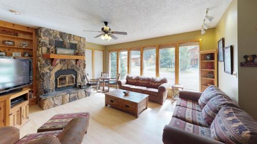 Red River House | Streamside Retreat On The River With High Speed Wifi And Ac