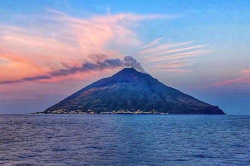 San Vincenzo Hotel | Stromboli Suite Apartment with Terrace Volcano & Sea view