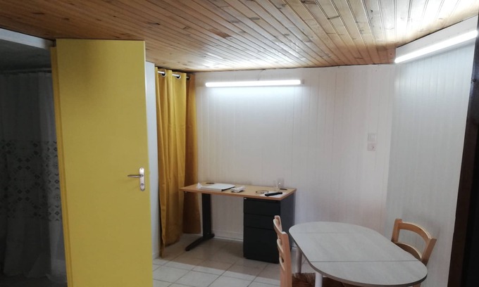 Neuvy-sur-Loire House | Studio 25m ² at the edge of the Loire 3 minutes from the Belleville power station