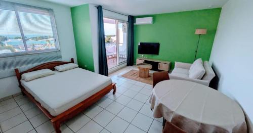 Sainte-Clotilde Centre Apartment | Studio 39m2 vue mer & parking privé