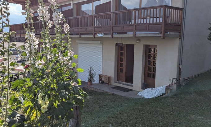 Albiez-Montrond Apartment | Studio 4 people - Bright - Beautiful view of the Aiguilles d'Arves mountains