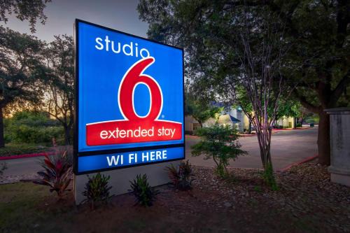 St. Johns Hotel | Studio 6-Austin, TX - Midtown