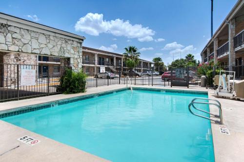 Medical Center District Hotel | Studio 6 San Antonio TX Northwest Medical Center