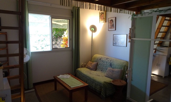 Saint-Pierre De La Reunion Apartment | studio Alamanda et son jardinet au soleil réunionnais