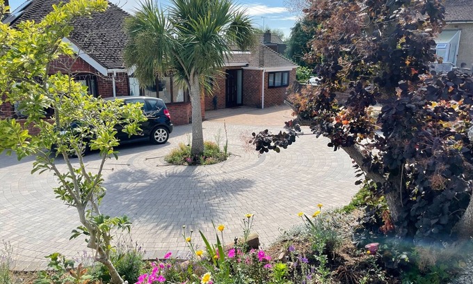 Worthing Apartment | Studio Annie is the Most Relaxing Place to Stay With Free off Road Parking
