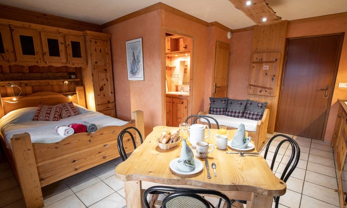 Sollieres-Sardieres Apartment | Studio Apartment 'Le Pin Cembro' with Mountain View, Private Terrace and Wi-Fi