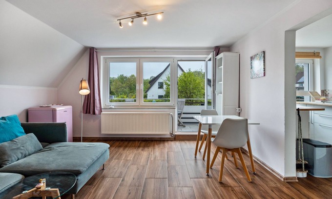 Bad Meinberg Apartment | Studio Apartment 'Ruhiges Apartment' with Balcony and Wi-Fi
