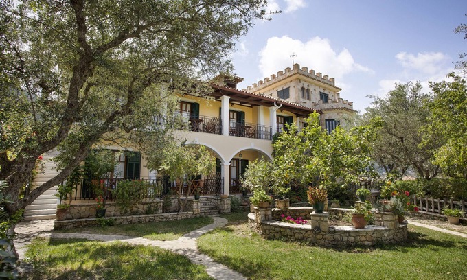 Limni Keri Apartment | Studio Apartment 'Castellos Bellos 6' with Shared Garden, Wi-Fi and Air Conditioning