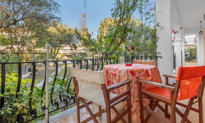 Limni Keri Apartment | Studio Apartment 'Castellos Bellos 1' with Shared Garden, Wi-Fi and Air Conditioning