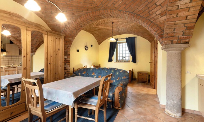 Krostitz Apartment | Studio Apartment 'Ferienwohnung Nr 2 Rose' with Shared Garden and Wi-Fi