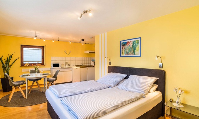 Scheuern Apartment | Studio Apartment 'Gernsbach' with Private Terrace and Wi-Fi