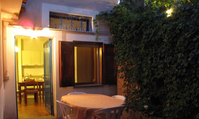 Sas Linnas Siccas Apartment | Studio apartment in villa