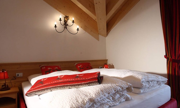 Rocca Pietore Apartment | Studio Apartment 'Appartamento Mono 3' with Mountain View, Shared Garden and Wi-Fi