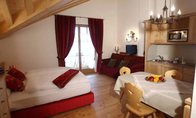 Rocca Pietore Apartment | Studio Apartment 'Appartamento Mono 2 -Sottoguda' with Mountain View, Shared Garden and Wi-Fi