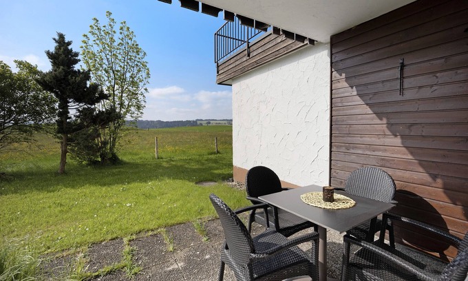 Oy-Mittelberg Apartment | Studio Apartment 'Landliebe Mit Seenähe Und Innenpool' with Mountain View, Private Terrace and Wi-Fi