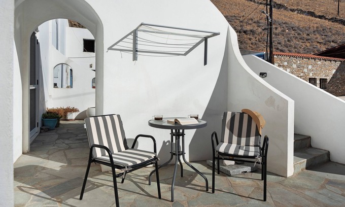 Merichas Apartment | Studio Apartment 'Merichas 7 Irida' with Mountain View, Wi-Fi and Air Conditioning