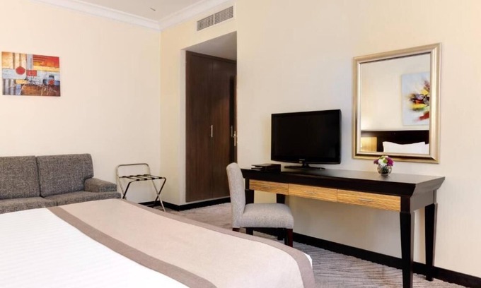 Al Muraqqabat House | Studio Apartment Near Al Shamsi Building By Luxury Bookings