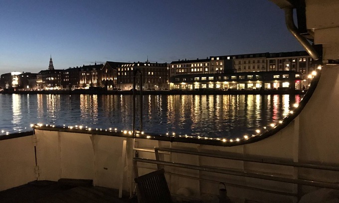Christianshavn Boat Rental | Studio apartment with terrace on Houseboat at the best spot in Copenhagen