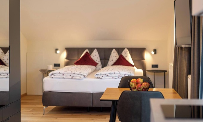 St. Pauls Apartment | Studio Apartment 'Weinangerhof Apartment Birnbaum' with Mountain View, Wi-Fi and Air Conditioning