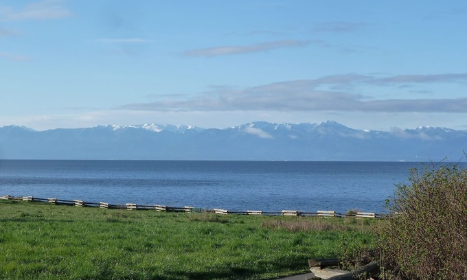 James Bay Apartment | Studio Apartment with charm in a Heritage Home just steps to the Ocean.