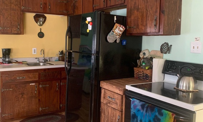 Salem Apartment | Studio Apartment with full kitchen sleeps 3