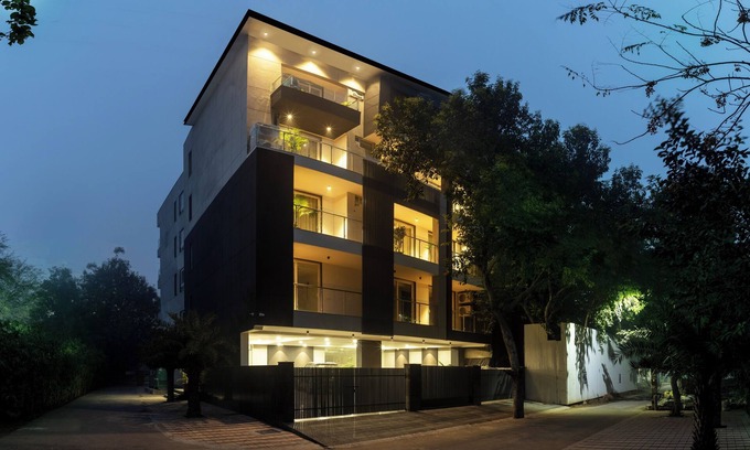 Sushant Lok Bed & Breakfast | Studio apartment with balcony near Galleria market