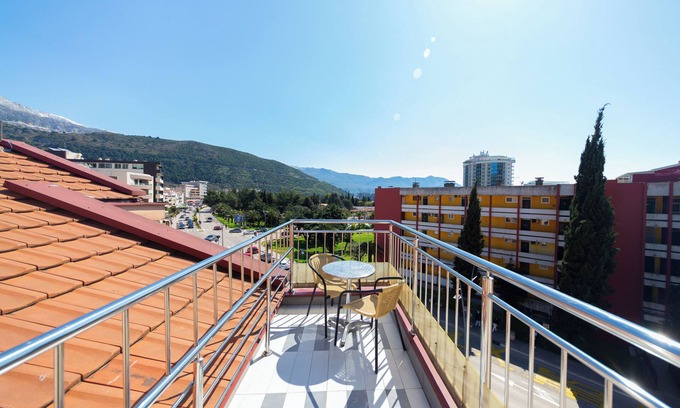 Rozino Apartment | Studio Apt for 3 w/Balcony – Walking Distance to Beach No. 9