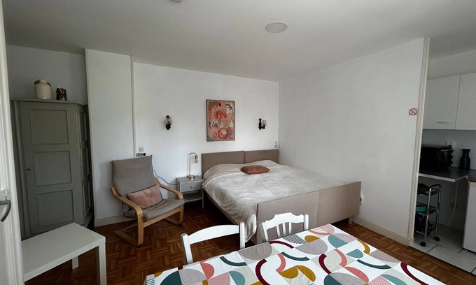 La Roche-Posay Apartment | Studio between spa and downtown with garden, parking and WIFI
