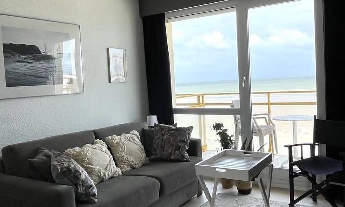 Wissant Apartment | Studio by the sea, facing the dike of Wissant, very well located.