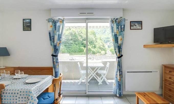 Luz-Saint-Sauveur Apartment | Studio cabine cosy pour 4 pers. avec balcon au sud et parking, à deux pas du centre de Luz-Saint-Sauveur - FR-1-402-59