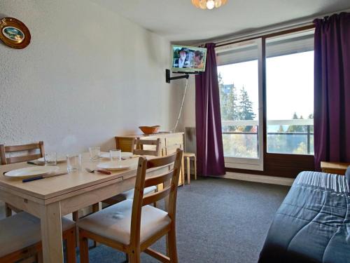 Chamrousse Apartment | Studio cabine confortable, 4 pers, proche des pistes, balcon, animaux acceptés, wifi en option - FR-1-340-86