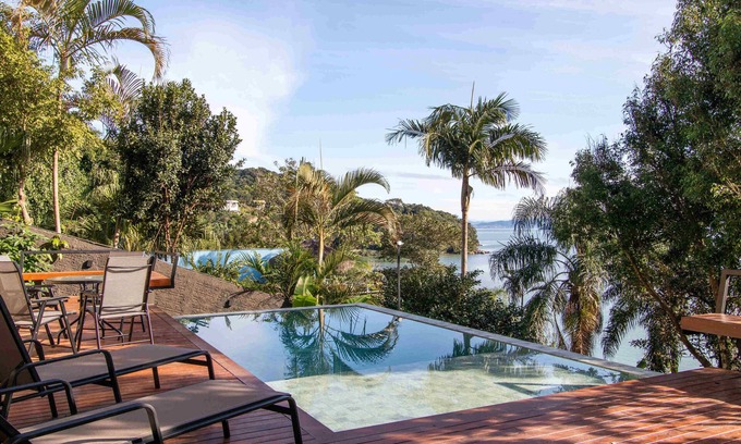 Sambaqui Apartment | Studio com vista deslumbrante do mar HS9005