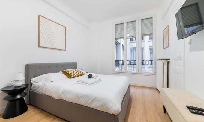 Montmartre Apartment | Studio elegant sacre coeur metro anvers - Paris 18 -2P