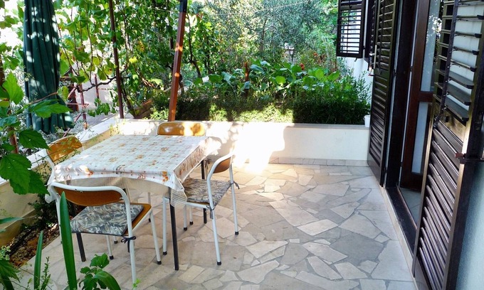 Pisak Apartment | Studio flat near beach Pisak, Omiš (AS-658-a)