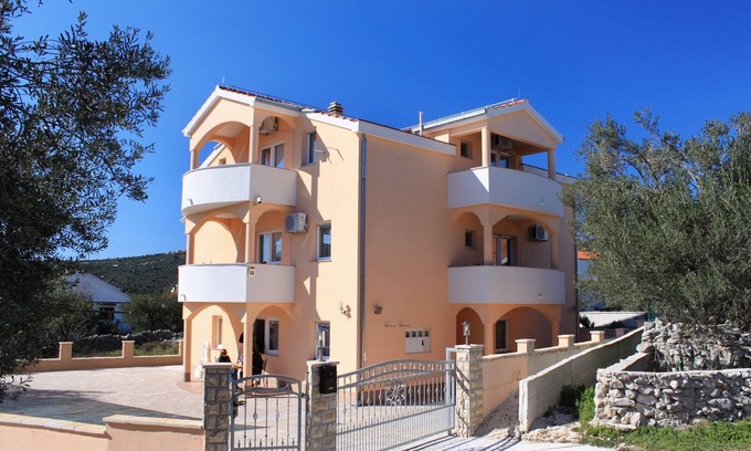 Vinisce Apartment | Studio flat with terrace Vinišće, Trogir (AS-8660-c)