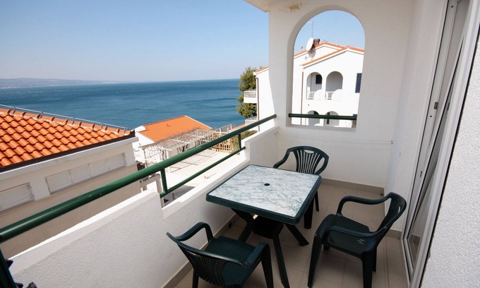 Tice Apartment | Studio flat with terrace and sea view Balića Rat, Omiš (AS-4868-f)