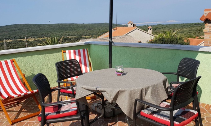 Cunski Apartment | Studio flat with terrace and sea view Ćunski, Lošinj (AS-7951-a)