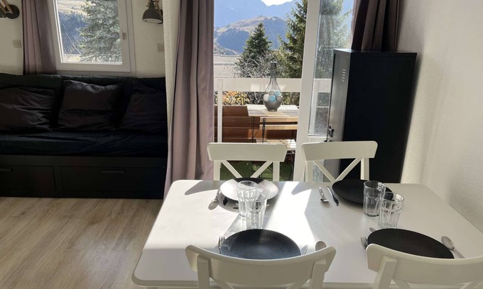 Eclose-Ouest Apartment | Studio for 4 in Alpe d'Huez with balcony, pets allowed