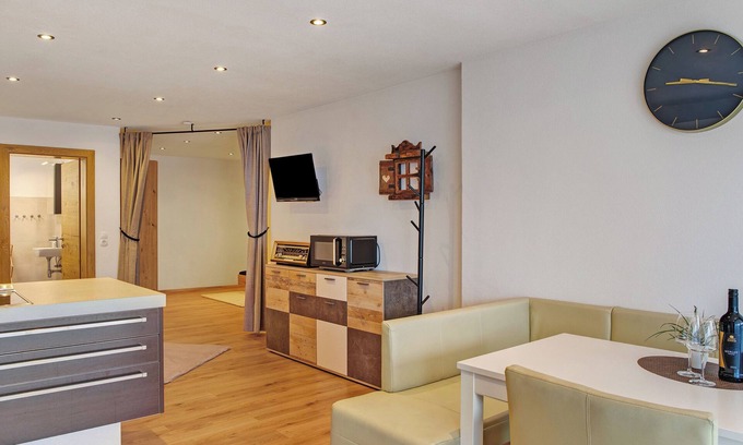 Fliess Apartment | Studio 'Gabl' with Mountain View, Shared Terrace and Wi-Fi