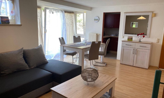 Zandt Apartment | Studio holiday home with garden fencing for dogs