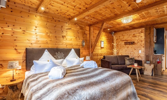 Inzell Apartment | Studio 'Hüttentraum' with Mountain View, Private Terrace and Wi-Fi