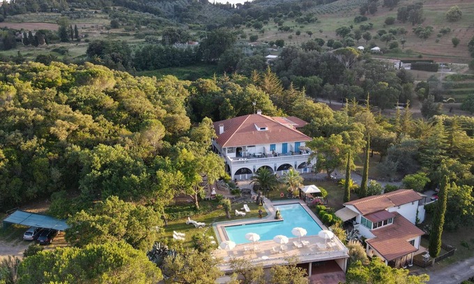 Campiglia Marittima Apartment | Studio in Residence near the sea in a beautiful park