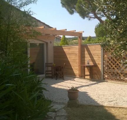 Ledenon House | Studio Indépendant avec parking fermé et sécurisé