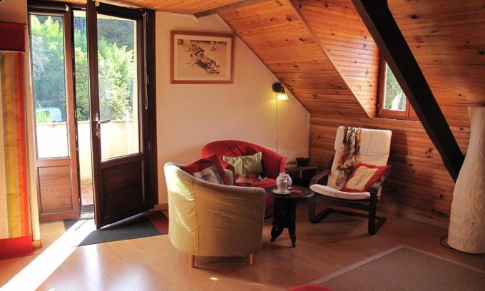 Bagneres-de-Bigorre Apartment | Studio JOUBARBE