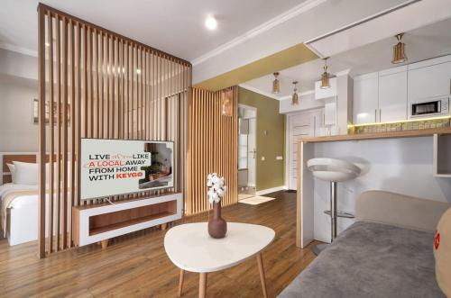 Arzakan Apartment | Studio KeyGo #0183 next to the Cascade