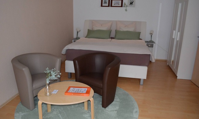 Estenfeld Apartment | Studio 'Komfort-Apartment Mit Terrasse' with Private Terrace and Wi-Fi